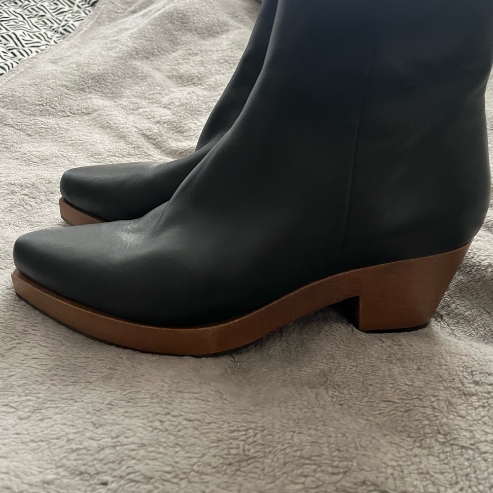 Coclico Black Leather Ankle Boots with shearling inside. 40/ 9.5 Like new - Picture 2 of 12